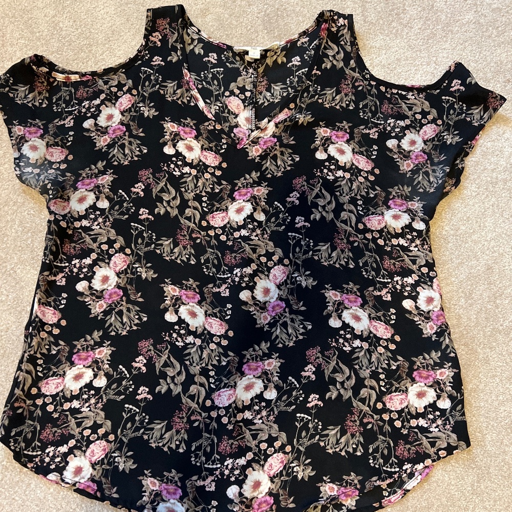 Cute and casual flowered, open shoulder top